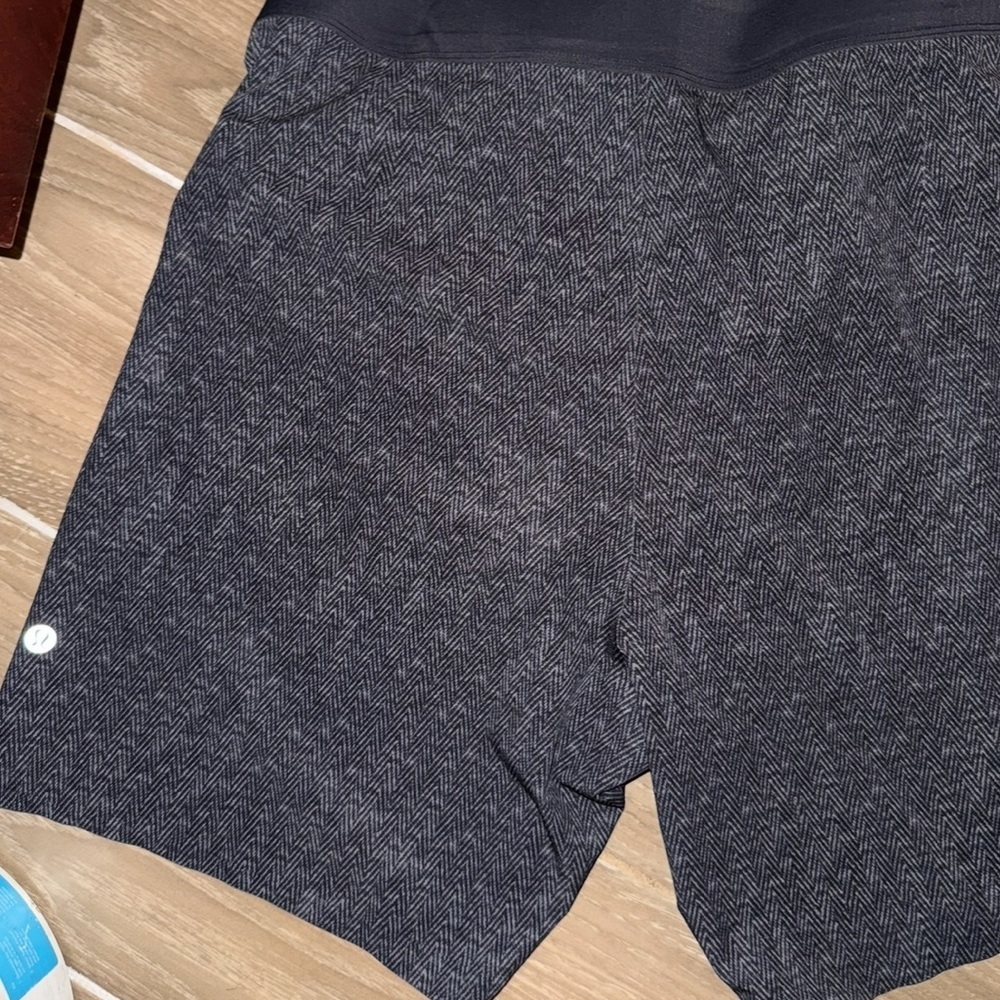 Men’s lululemon “THE SHORT” herringbone pattern lined swim shorts size 30 - Picture 10 of 13